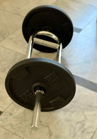 Barra de pesas con discos