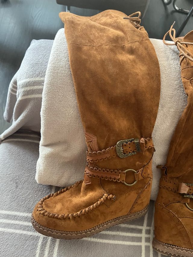 Botas altas de ante marrón