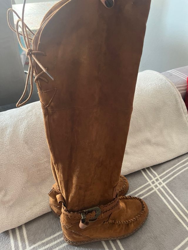 Botas altas de ante marrón