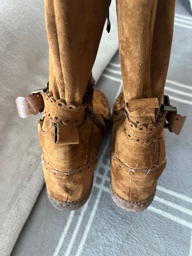 Botas altas de ante marrón