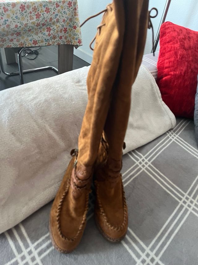 Botas altas de ante marrón