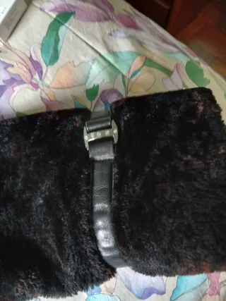 Abrigo de moutón negro/granate cuello zorro