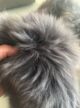 Collo e polsi in volpe argentata