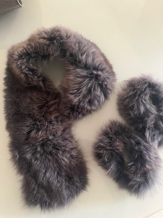 Collo e polsi in volpe argentata