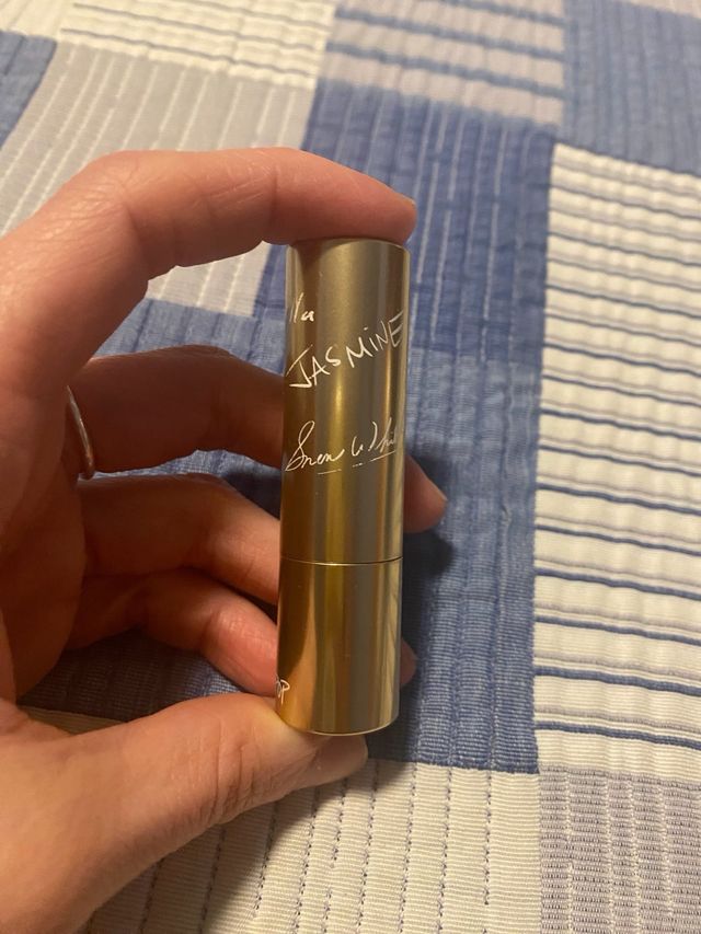 Colourpop Dorado con Firma Tiana