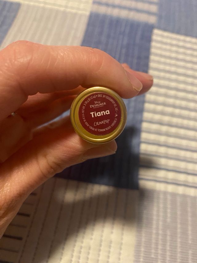 Colourpop Dorado con Firma Tiana