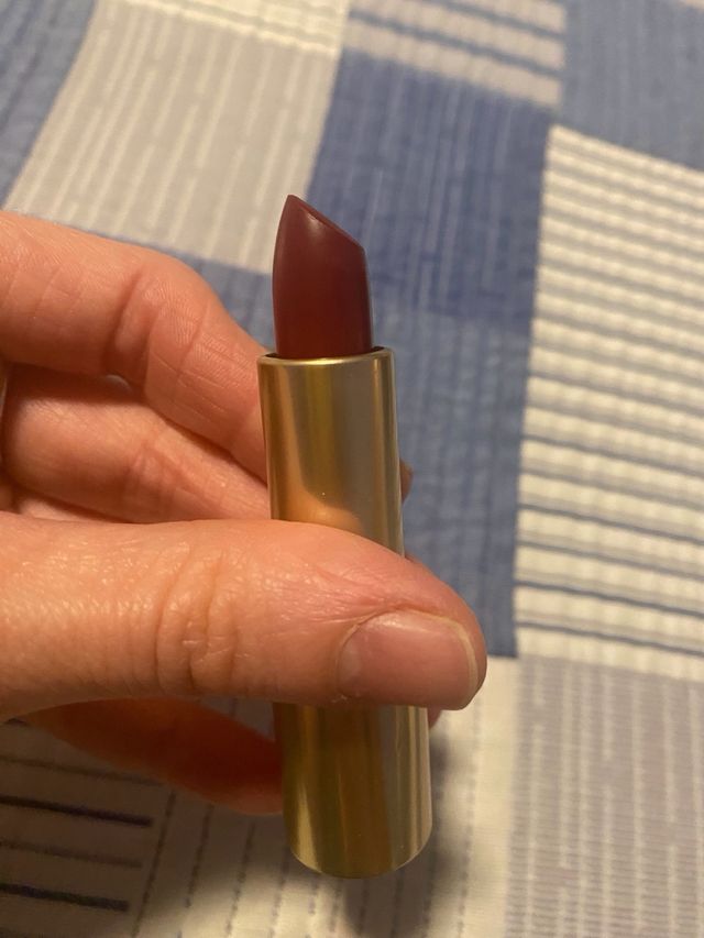 Colourpop Dorado con Firma Tiana