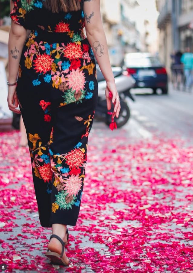 Mono SHEIN estampado floral negro