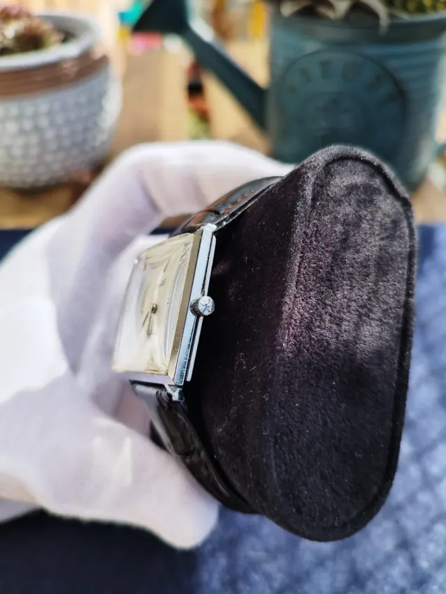 Reloj Duward Diplomatic Plata y Negro