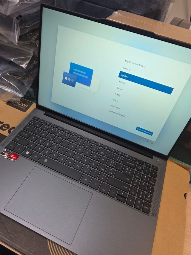 Portátil Chuwi CoreBook+ AMD R5 7430U 16GB/512GB