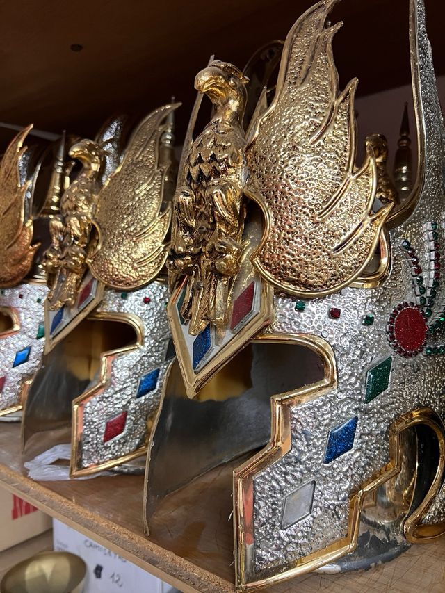 11 Cascos Metálicos de uso en fiesta de moros y cr