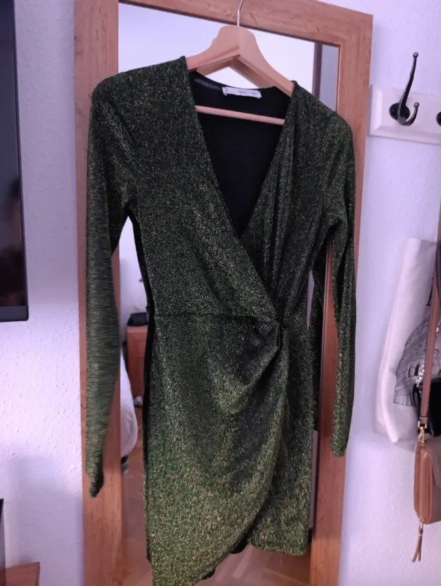 Vestido Lúrex Nudo Verde Fiesta. Mango