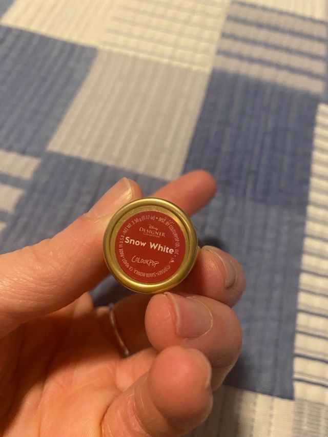 Colourpop Dorado con Firma Snow white