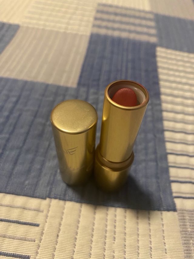 Colourpop Dorado con Firma Snow white