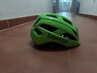 Bicicleta sin pedales verde + casco