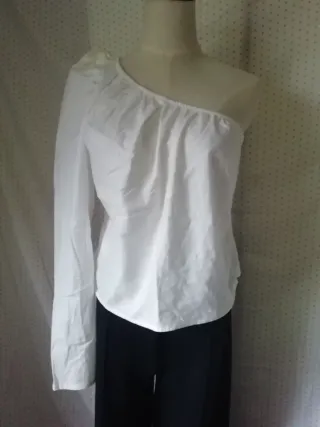 Blusa blanca de una manga