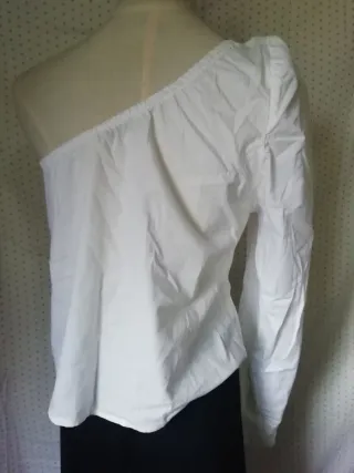 Blusa blanca de una manga