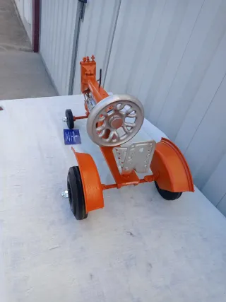 Tractor antiguo Barreiros máquina coser