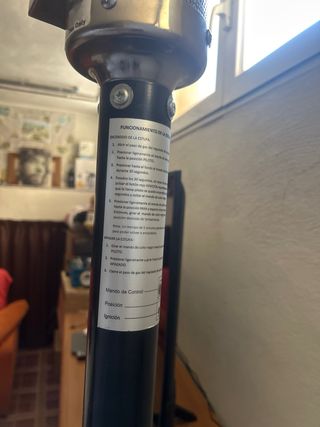 Chimenea de gas seta negra y plateada