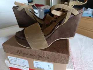 Sandalias cuña Alma en Pena piel marrón/verde 40