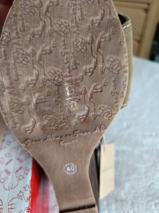 Sandalias cuña Alma en Pena piel marrón/verde 40