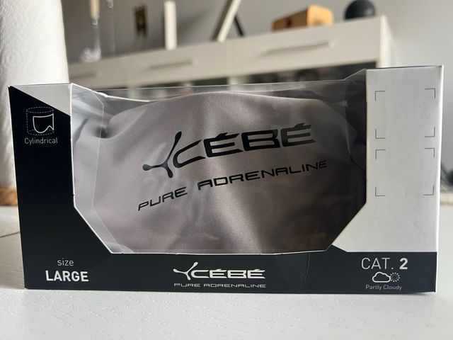 Gafas de esquí CÉBÉ color burdeos, perfecto estado