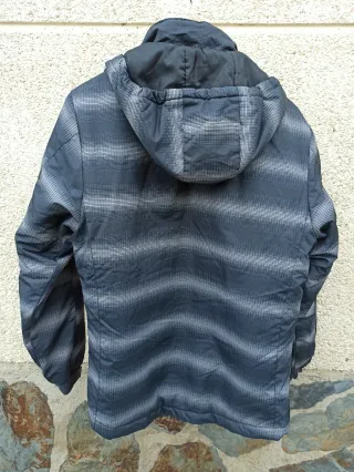 Cazadora acolchada con capucha