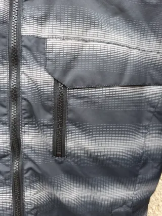 Cazadora acolchada con capucha