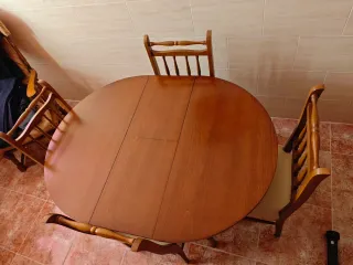 Mesa de comedor redonda y 4 sillas