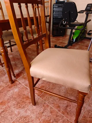 Mesa de comedor redonda y 4 sillas