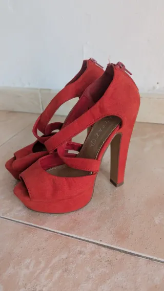 Zapatos de tacón rojos talla 37