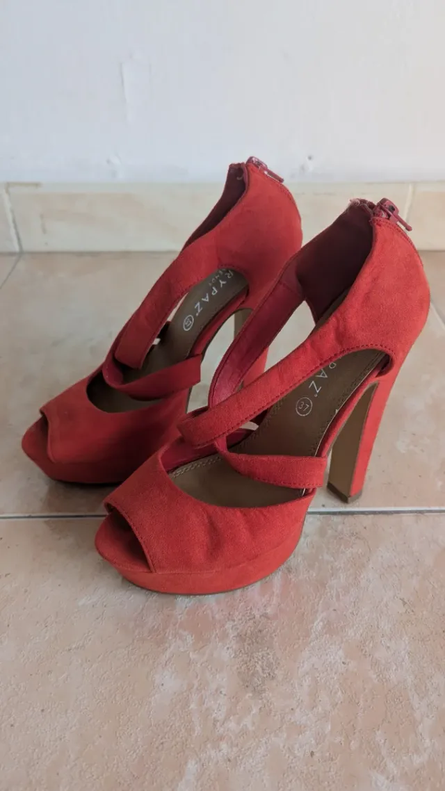 Zapatos de tacón rojos talla 37