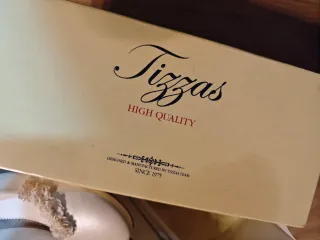 Zapatos comunión niña beige/blanco. Marca Tizzas.