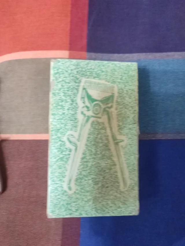 Máquina de pelo antigua verde y blanca