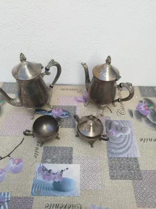 Juego de tetera y azucarero vintage