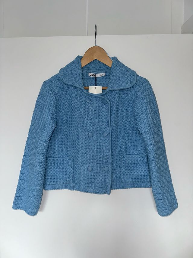 Chaqueta Zara azul tipo Chanel