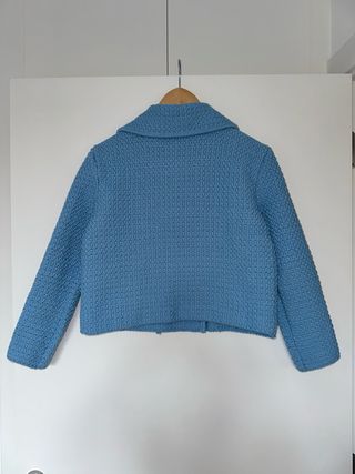 Chaqueta Zara azul tipo Chanel
