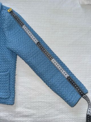 Chaqueta Zara azul tipo Chanel