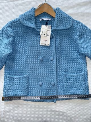 Chaqueta Zara azul tipo Chanel