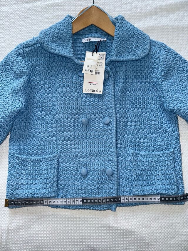 Chaqueta Zara azul tipo Chanel