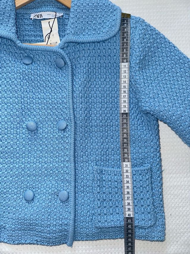 Chaqueta Zara azul tipo Chanel