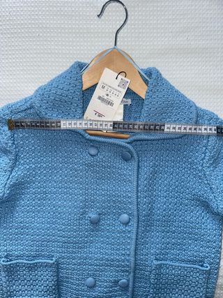 Chaqueta Zara azul tipo Chanel