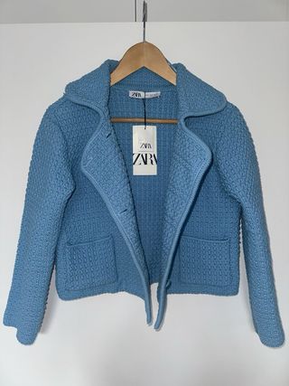Chaqueta Zara azul tipo Chanel