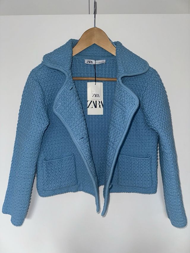 Chaqueta Zara azul tipo Chanel