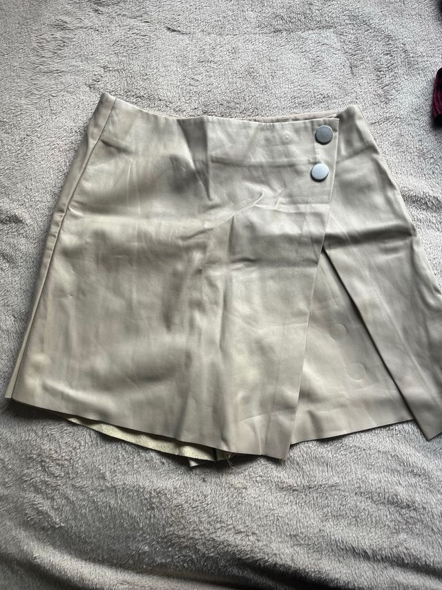 Falda pantalón corta beige