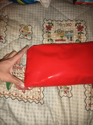 Neceser de maquillaje rojo y multicolor