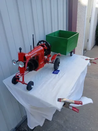 Tractor Massey Ferguson con Remolque