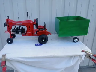 Tractor Massey Ferguson con Remolque