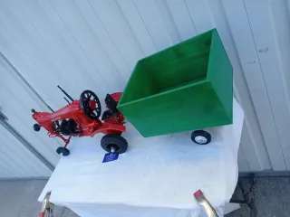 Tractor Massey Ferguson con Remolque