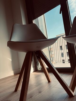 4 Sillas Comedor Plástico y Madera